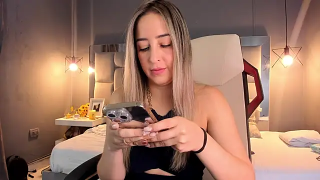 Snapshot of AliceSteel12 chatting on December 5, 2024, 12:33 pm AliceSteel12 online show from December 5, 2024, 12:33 pm