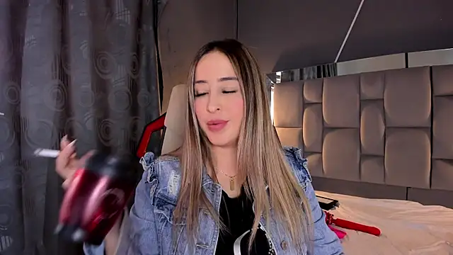 Snapshot of AliceSteel12 chatting on March 4, 2025, 1:06 pm AliceSteel12 online show from March 4, 2025, 1:06 pm