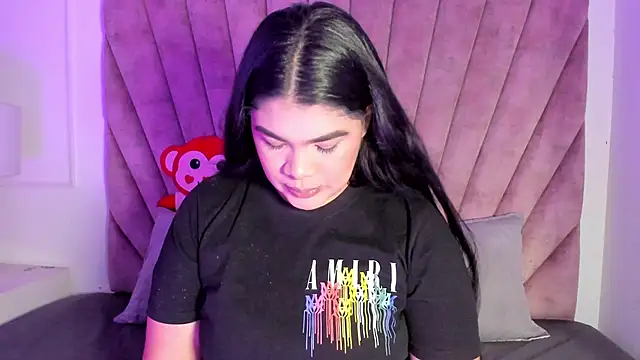 EmmaBecket2 online show from February 13, 2026, 8:05 pm