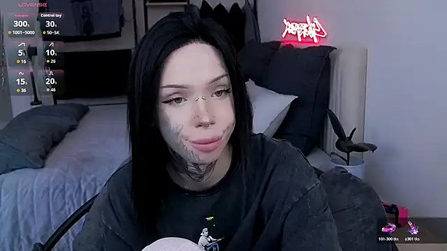 Snapshot of Tanya_M chatting on May 8, 2026, 2:55 pm Tanya M online show from May 8, 2026, 2:55 pm