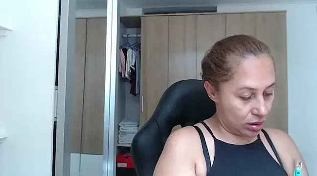 Snapshot of RoxanaLove9 chatting on January 21, 2025, 6:34 pm RoxanaLove9 online show from January 21, 2025, 6:34 pm