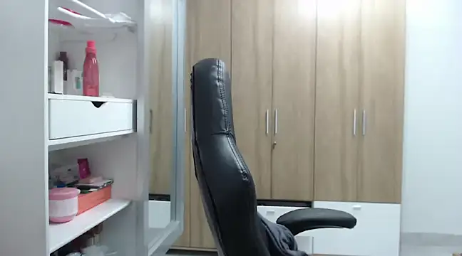 Snapshot of RoxanaLove9 chatting on February 10, 2025, 1:46 am RoxanaLove9 online show from February 10, 2025, 1:46 am