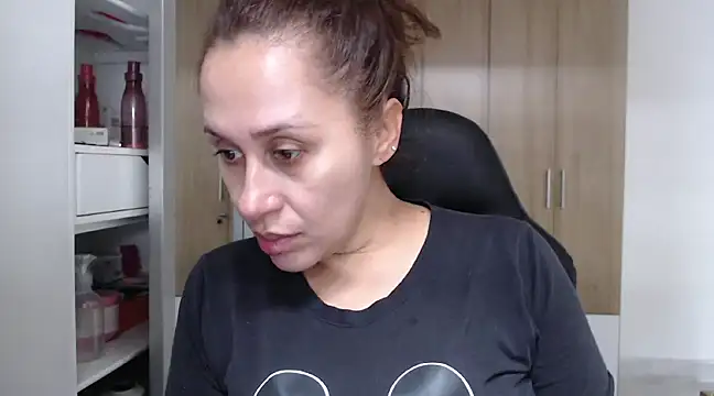 Snapshot of RoxanaLove9 chatting on February 11, 2025, 6:44 pm RoxanaLove9 online show from February 11, 2025, 6:44 pm