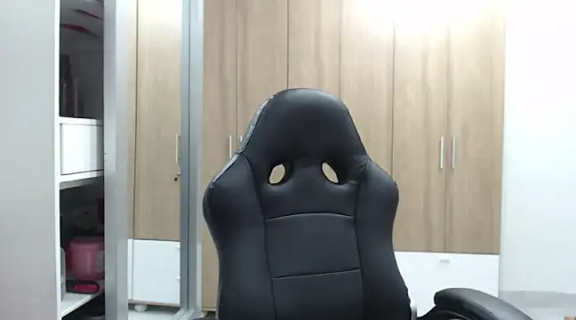 Snapshot of RoxanaLove9 chatting on February 11, 2025, 10:28 pm RoxanaLove9 online show from February 11, 2025, 10:28 pm