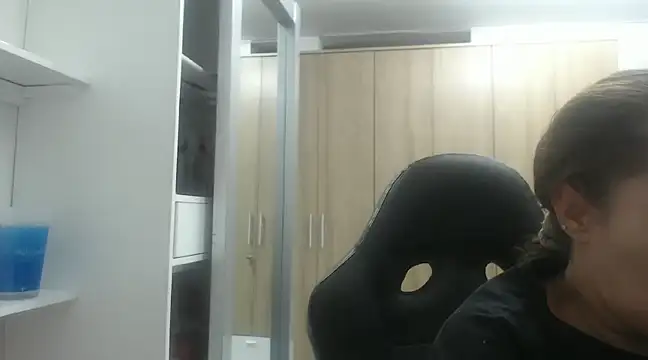 Snapshot of RoxanaLove9 chatting on February 27, 2025, 1:48 am RoxanaLove9 online show from February 27, 2025, 1:48 am