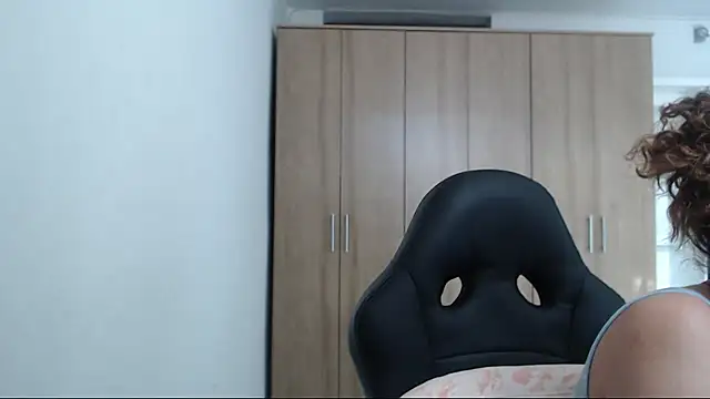 RoxanaLove9 online show from November 1, 2025, 7:27 pm