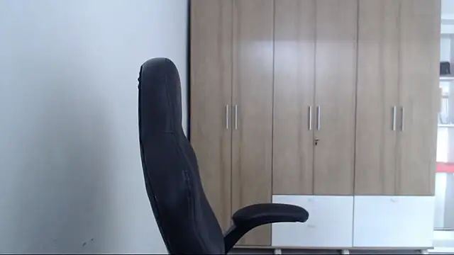 RoxanaLove9 online show from February 10, 2026, 6:12 pm