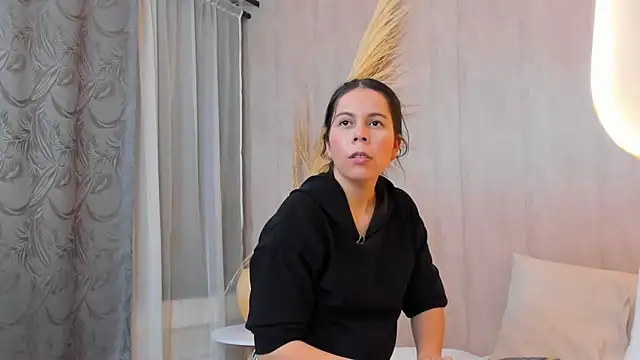 Lucianaferro  online show from September 25, 2025, 7:56 am