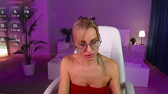 Fay Dunaway online show from March 10, 2025, 12:26 pm