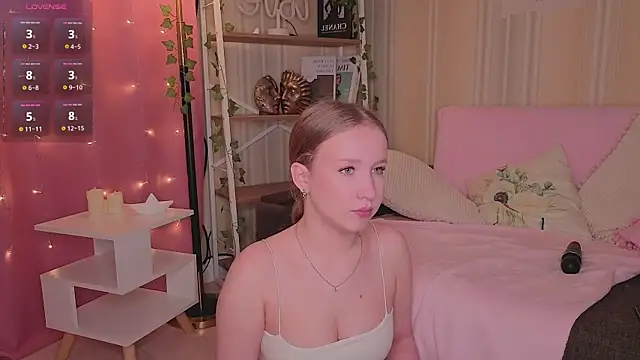 ms evasweet online show from October 8, 2025, 1:31 pm