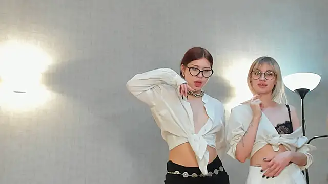 lina x x online show from March 1, 2025, 10:45 am