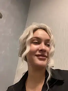 KikiWatson online show from January 15, 2025, 8:09 am