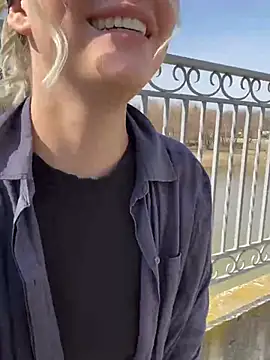 KikiWatson online show from March 9, 2025, 10:19 am