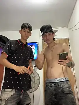 Snapshot of LatinBoysxxx chatting on January 21, 2025, 6:23 pm LatinBoysxxx online show from January 21, 2025, 6:23 pm