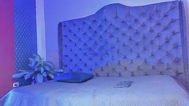 yulianademond66 online show from February 19, 2025, 8:31 pm