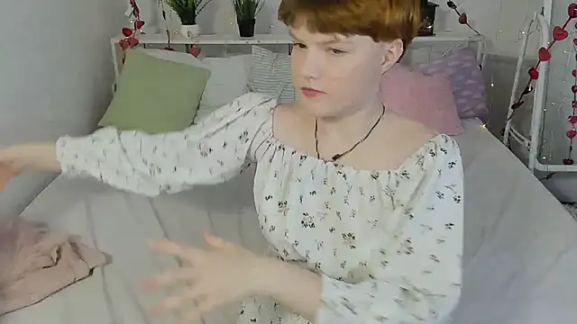 DreamyLuna online show from January 25, 2025, 8:42 pm