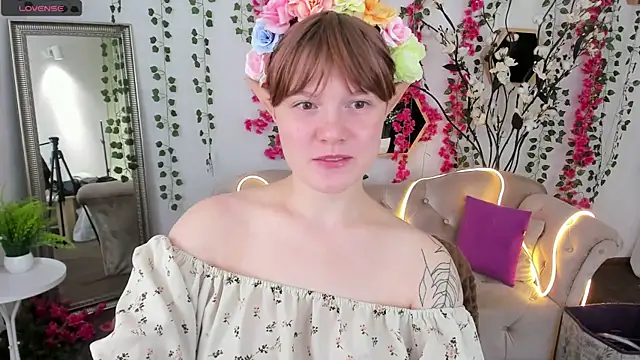 DreamyLuna online show from October 3, 2025, 8:17 pm