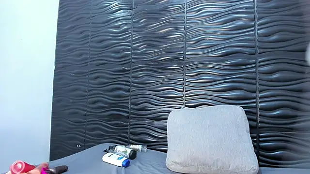 Snapshot of Melody_Megann chatting on May 15, 2026, 7:43 pm Melody Megann online show from May 15, 2026, 7:43 pm