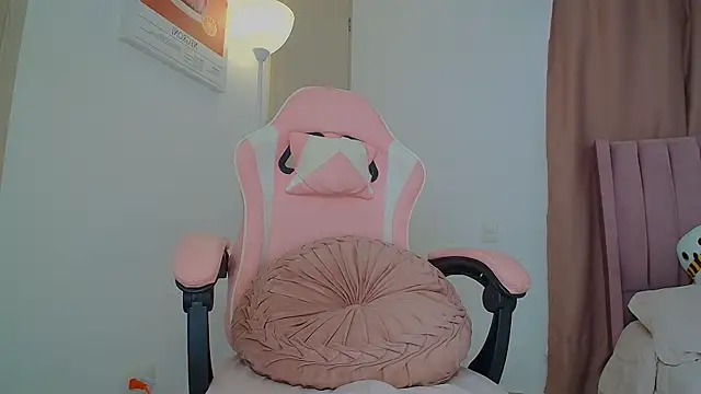 emmily forev3r online show from October 13, 2025, 7:58 pm