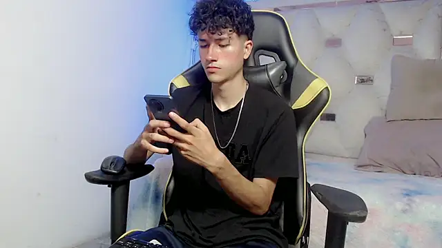 johnny cagee online show from November 11, 2025, 4:12 am