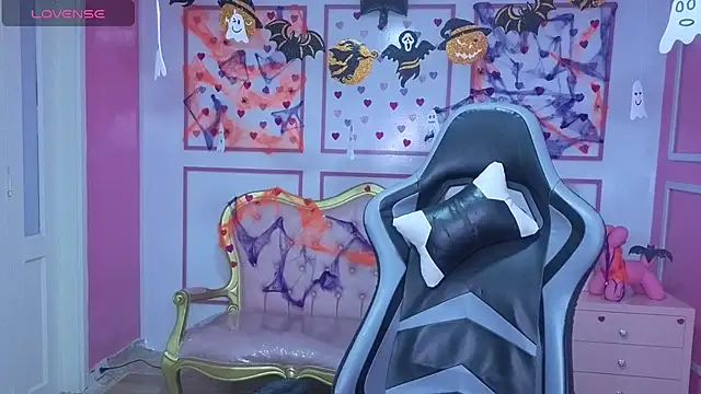 stephania t online show from October 31, 2025, 12:50 pm