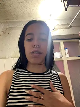 stephania t online show from November 3, 2025, 7:59 pm