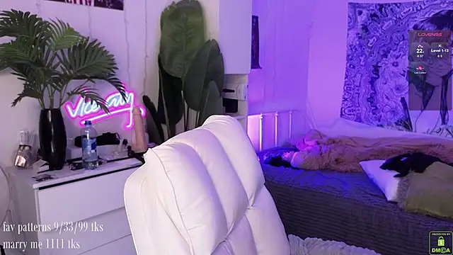 violetviolator online show from October 18, 2025, 4:26 am