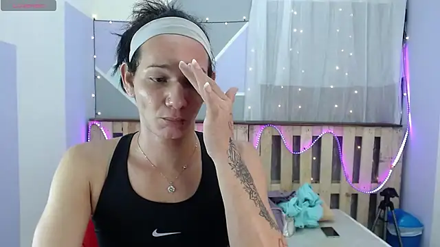 Michellcockxxx online show from February 6, 2025, 2:44 am