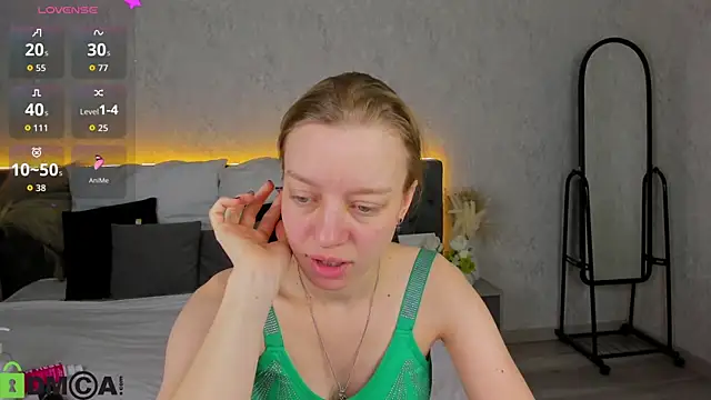 Michelle Blond online show from February 7, 2026, 9:24 am