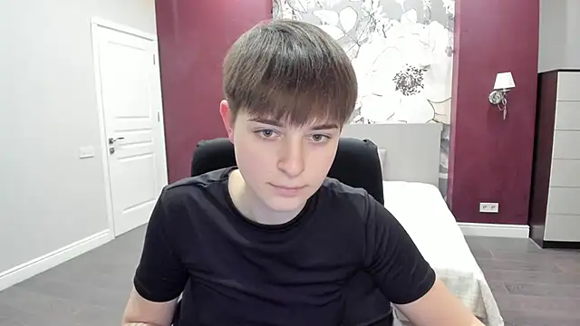 EmiliaYours online show from January 17, 2026, 3:50 pm