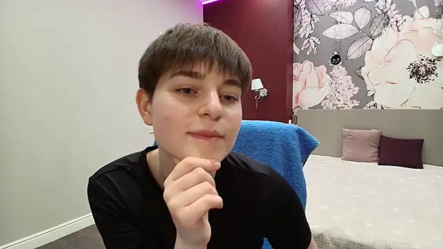 EmiliaYours online show from March 30, 2026, 2:18 pm