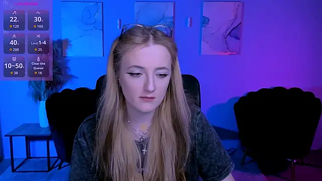 luna berryy online show from March 24, 2026, 8:25 pm