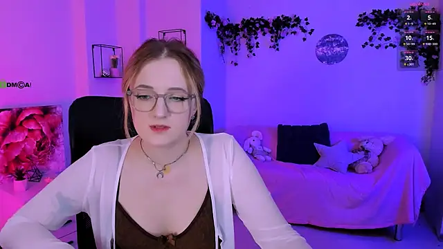 luna berryy online show from July 14, 2026, 7:08 pm