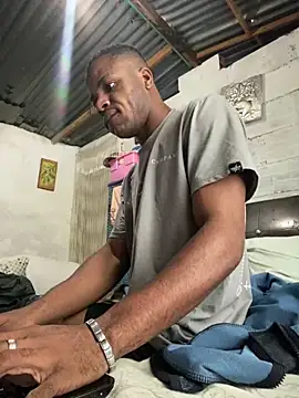 Snapshot of ElNegroRony chatting on December 31, 2024, 2:36 pm ElNegroRony online show from December 31, 2024, 2:36 pm