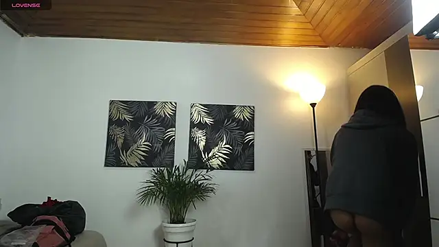 valentino Renato online show from December 12, 2024, 1:10 am