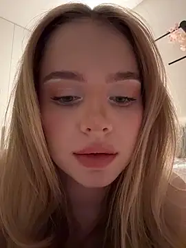 SIlviaBeyt online show from April 15, 2026, 8:42 pm