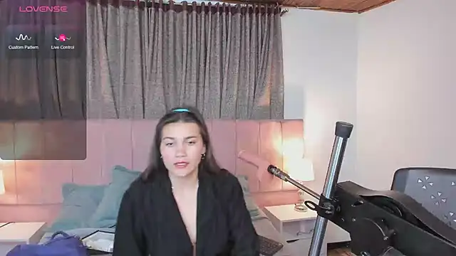 Snapshot of aurora_divine chatting on March 20, 2025, 7:14 pm aurora divine online show from March 20, 2025, 7:14 pm