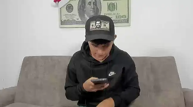 Snapshot of Lyam_ap chatting on January 1, 2025, 4:39 am Lyam ap online show from January 1, 2025, 4:39 am