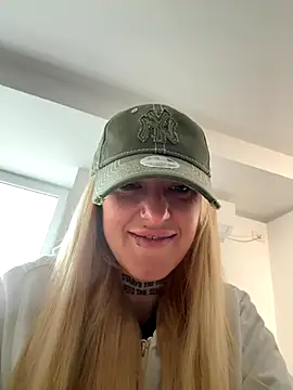 MazeSin online show from September 17, 2025, 5:31 am