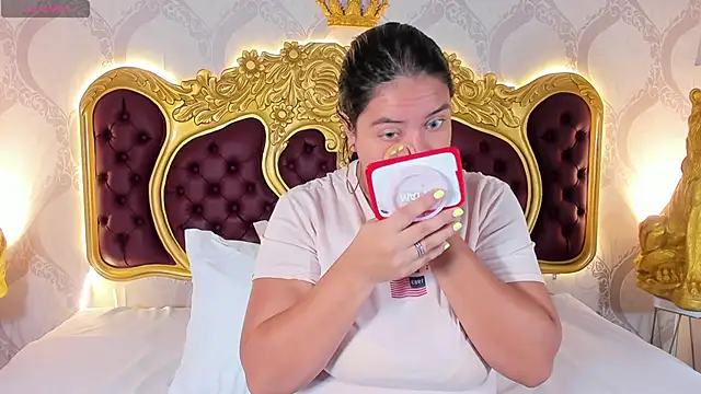 KendralHolson online show from January 16, 2026, 4:05 am