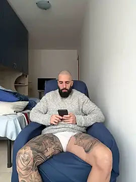 Snapshot of Gioeltoro89 chatting on April 3, 2026, 2:37 pm Gioeltoro89 online show from April 3, 2026, 2:37 pm