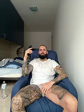 Snapshot of Gioeltoro89 chatting on April 12, 2026, 2:44 pm Gioeltoro89 online show from April 12, 2026, 2:44 pm