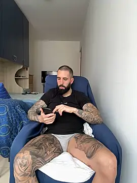 Snapshot of Gioeltoro89 chatting on May 10, 2026, 2:33 pm Gioeltoro89 online show from May 10, 2026, 2:33 pm