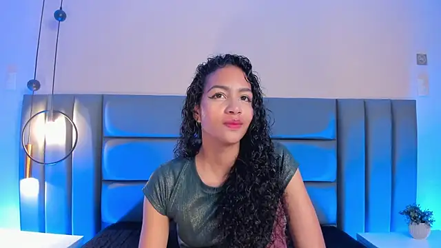 Snapshot of AntonellaHall_ chatting on March 17, 2025, 6:21 pm AntonellaHall  online show from March 17, 2025, 6:21 pm