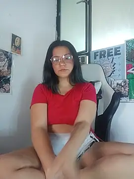 gigiqueen 18 online show from May 13, 2026, 3:31 pm