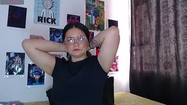 gigiqueen 18 online show from July 4, 2026, 4:24 pm