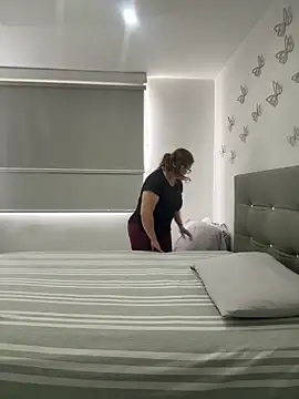 AntonellaAlondra4 online show from October 29, 2025, 3:36 pm