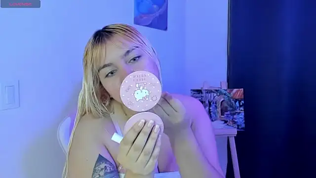 Snapshot of Pretty__zoe chatting on February 11, 2025, 11:54 pm Pretty  zoe online show from February 11, 2025, 11:54 pm