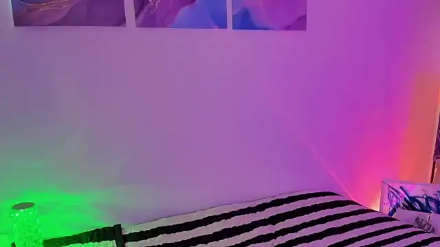 Snapshot of Pretty__zoe chatting on March 18, 2025, 8:04 pm Pretty  zoe online show from March 18, 2025, 8:04 pm