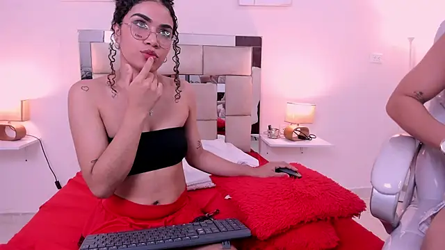 saraandstiven online show from March 14, 2025, 9:14 am